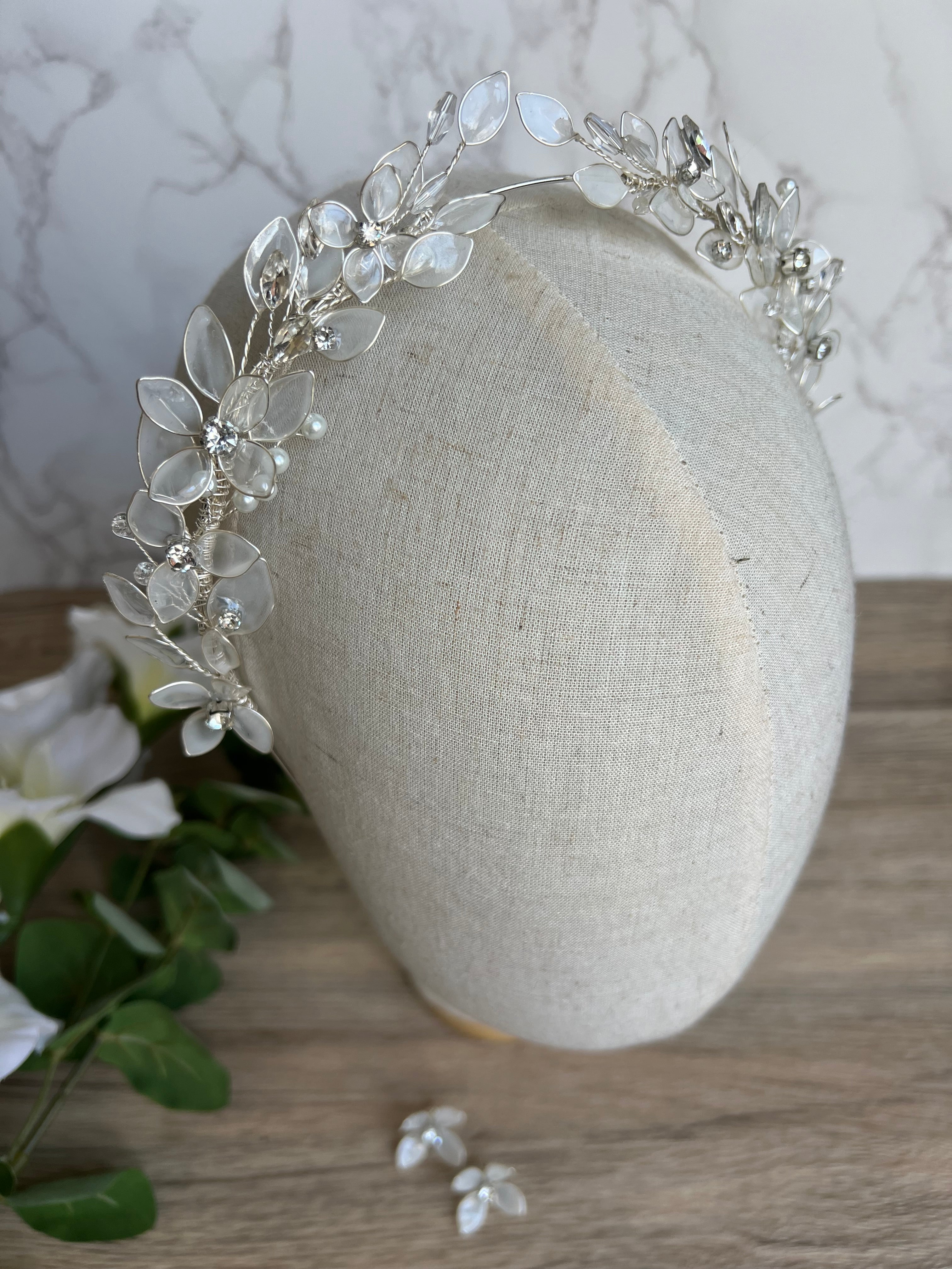 Milky white shade flower tiara Milky white shade flower tiara Precius pearls