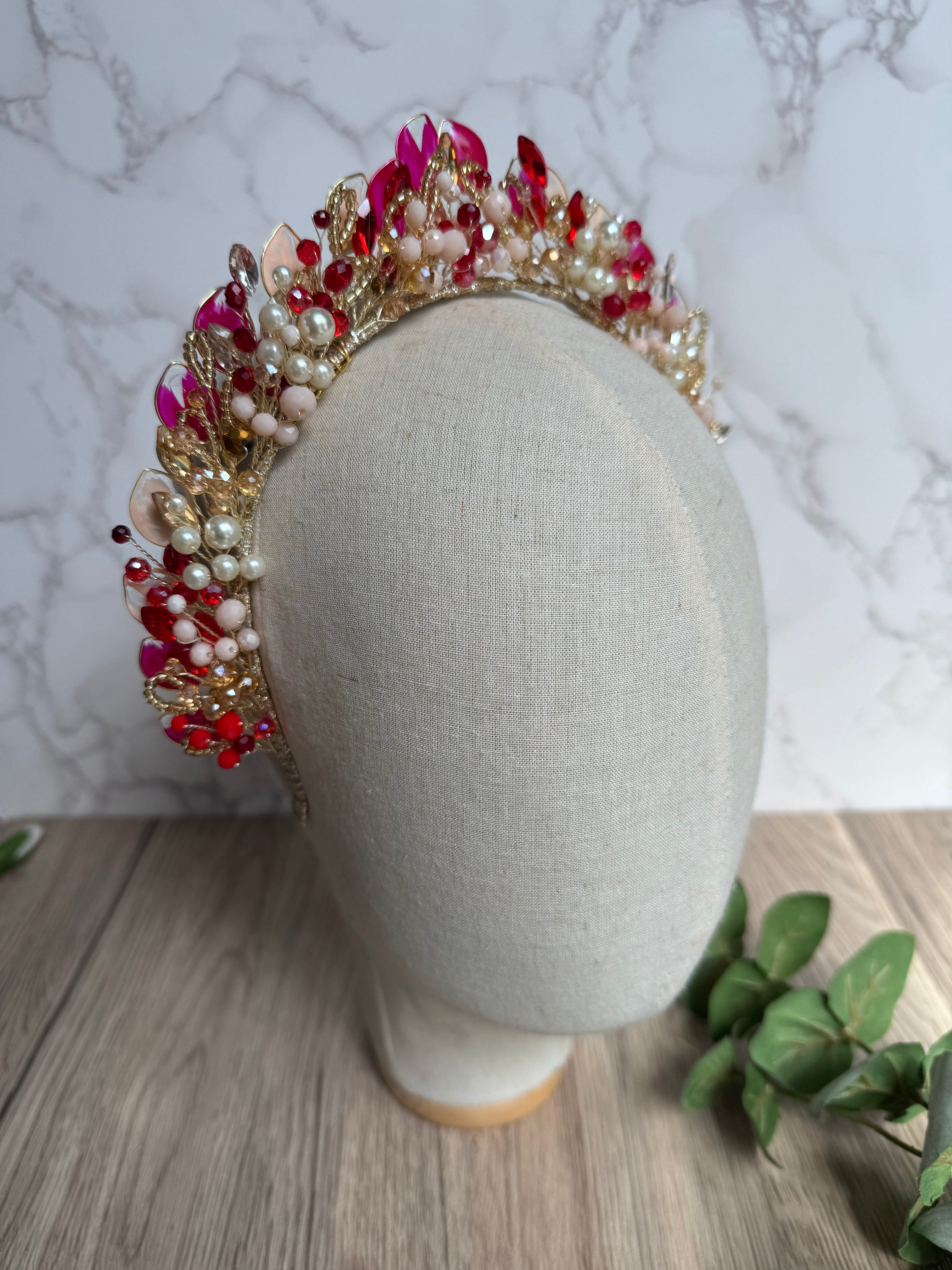 Red and Beige poured wedding guest crown Red and Beige poured wedding guest crown Precius pearls
