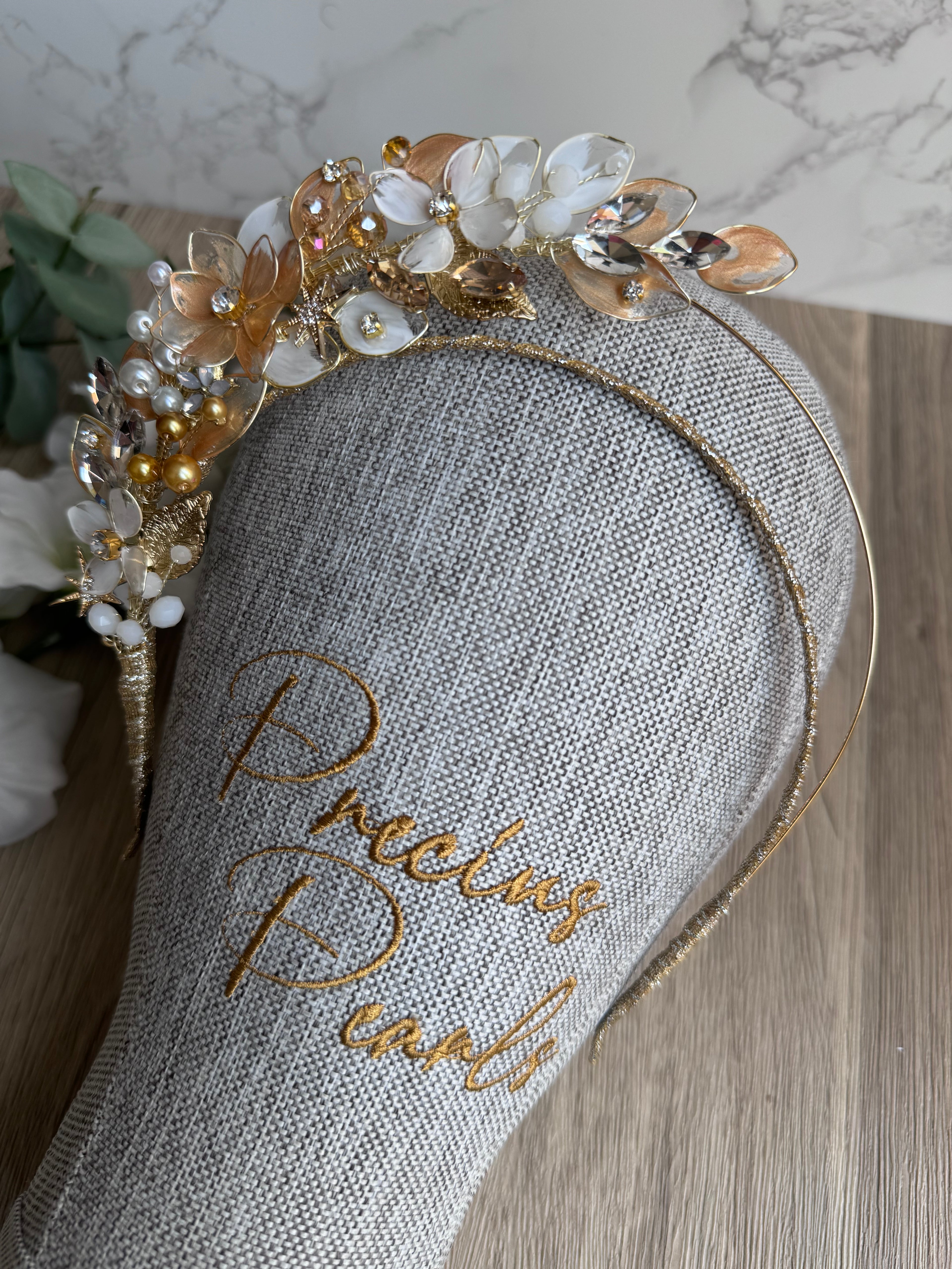 White and Gold halo White and Gold halo Precius pearls