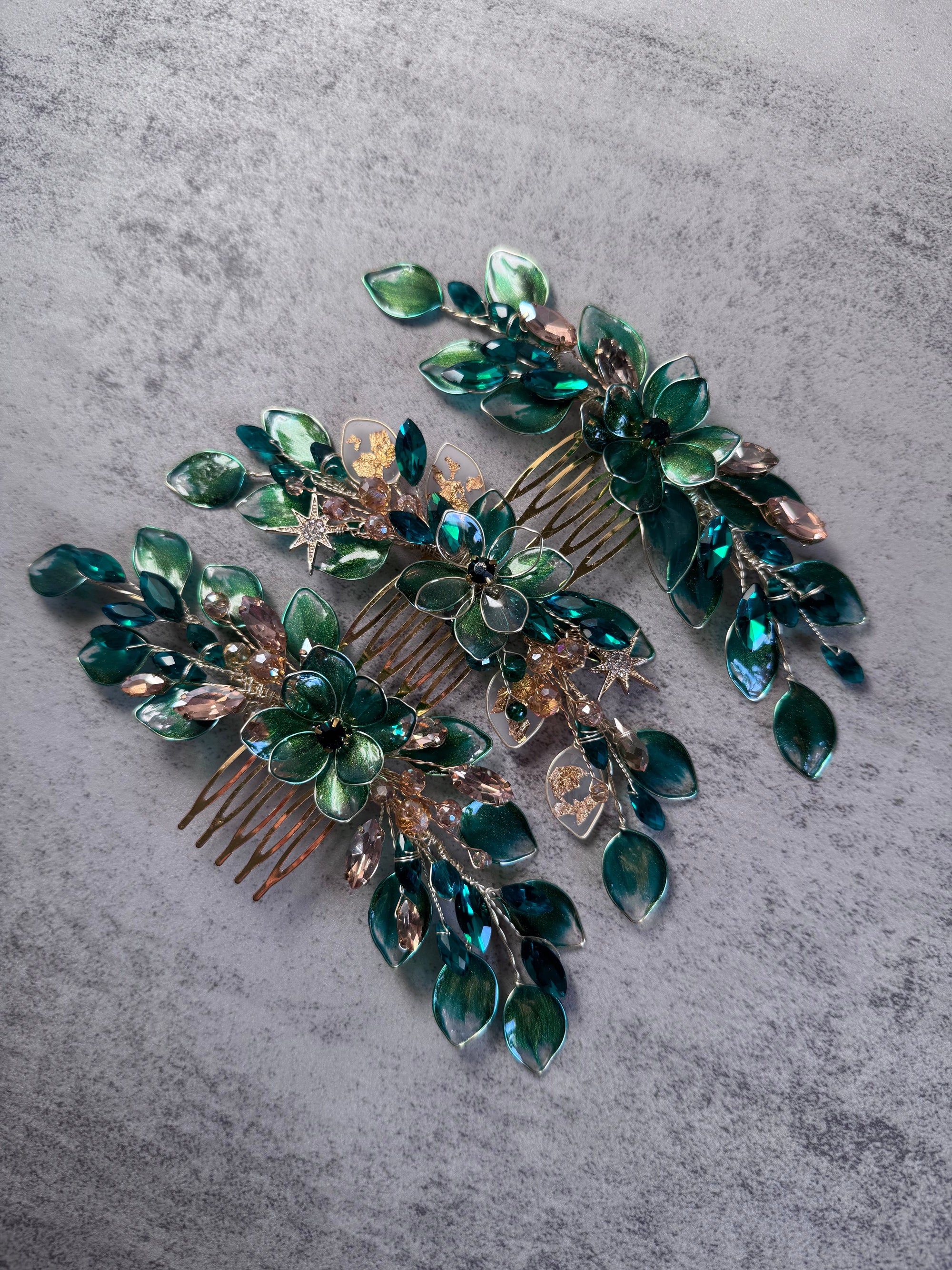 Emerald wedding guest comb Emerald wedding guest comb Precius pearls