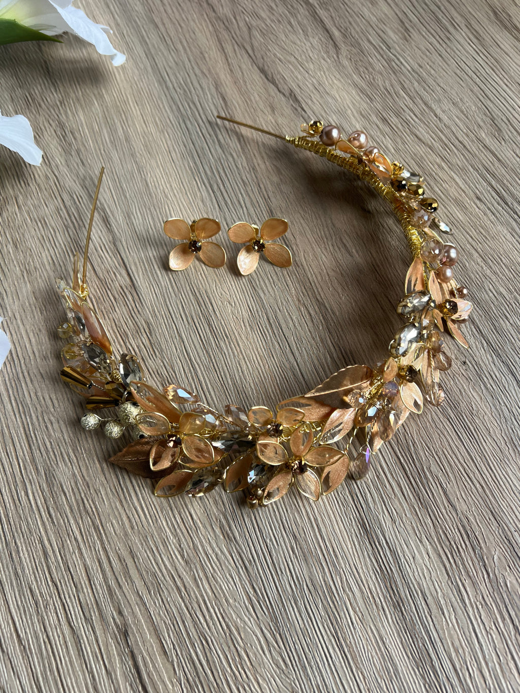 Golden leaf and flower wedding guest headpiece Golden leaf and flower wedding guest headpiece Precius pearls