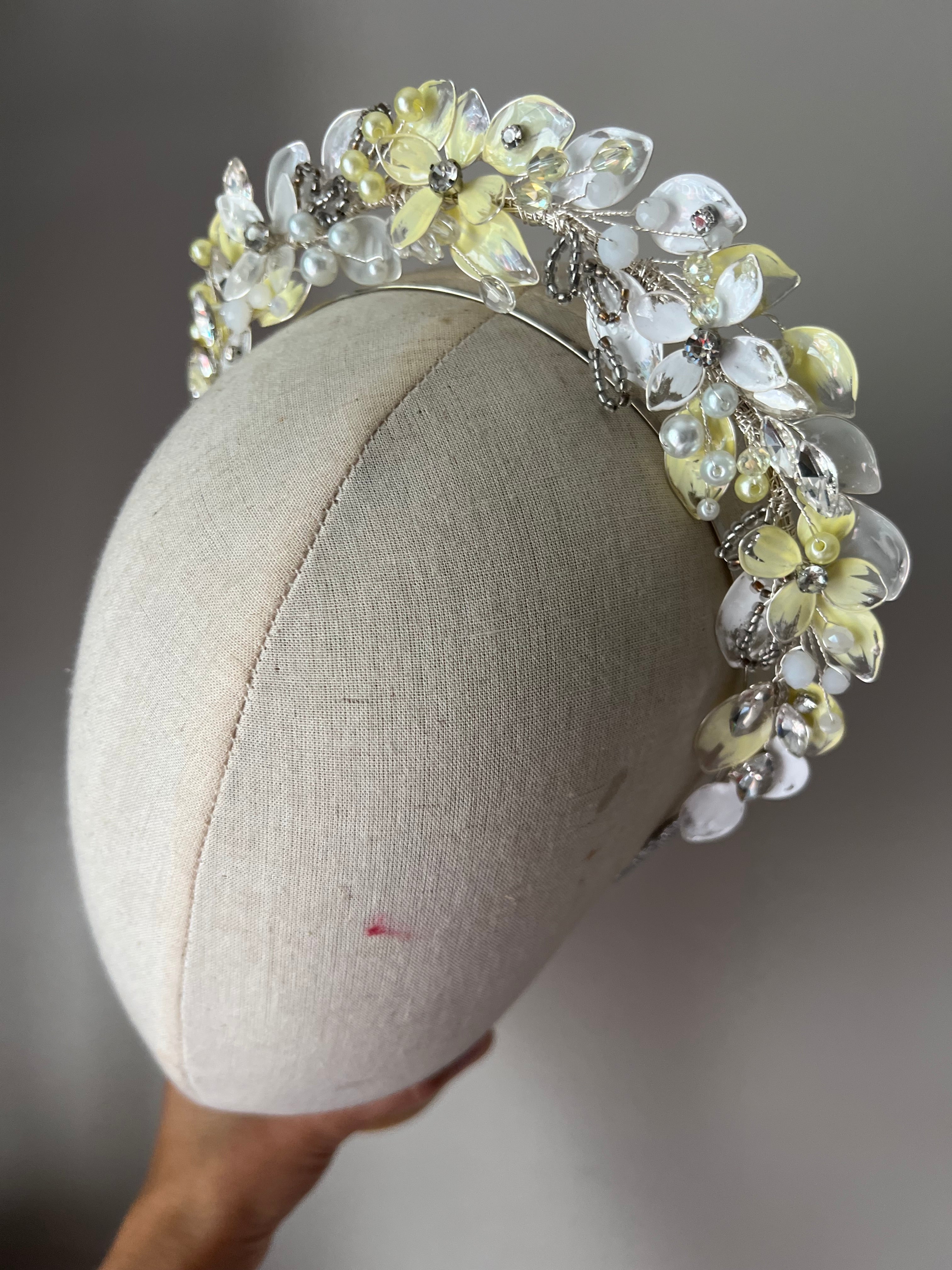 Light Yellow and White halo Light Yellow and White halo Precius pearls