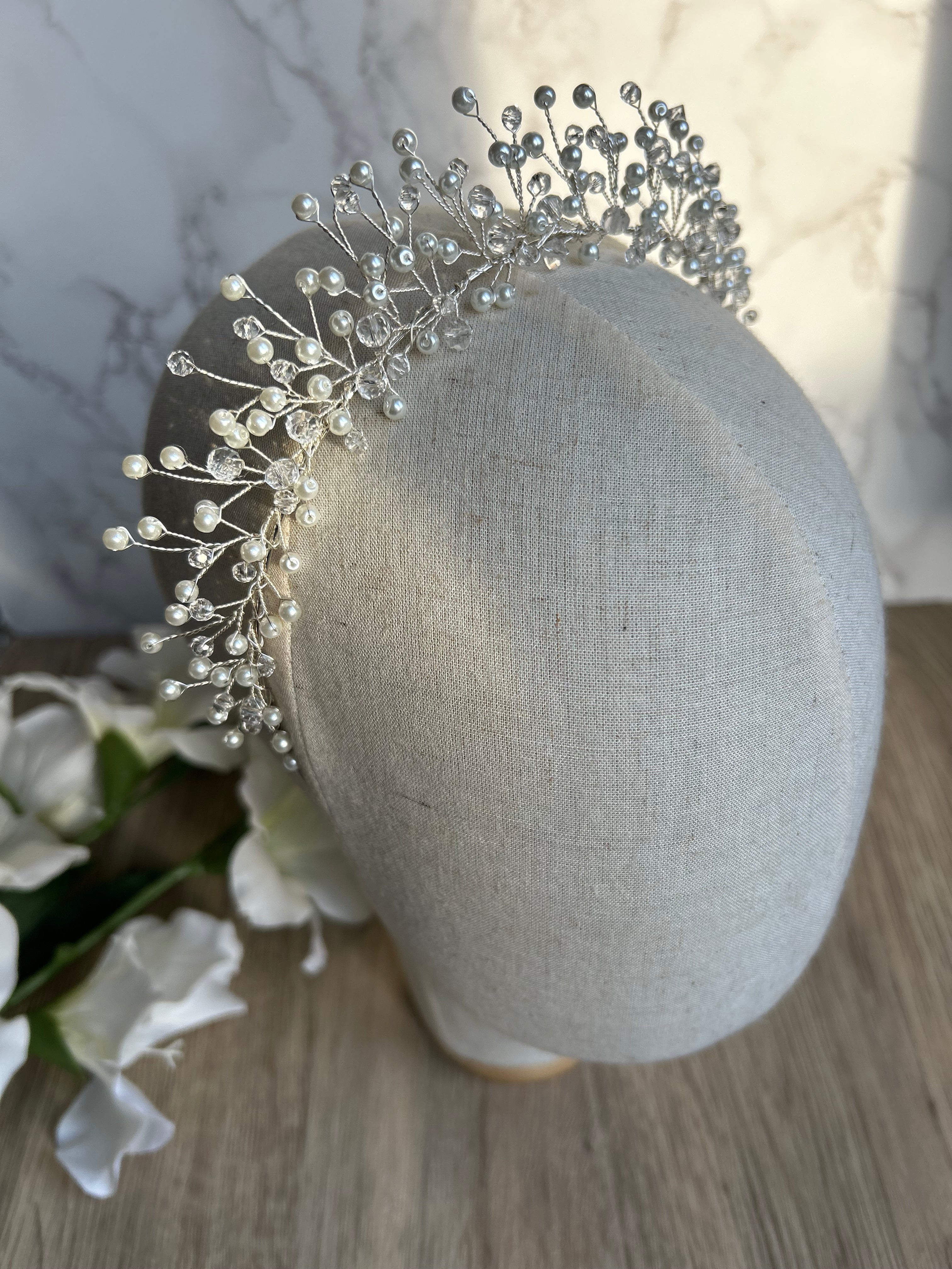 Delicate crystals and pearl tiara Delicate crystals and pearl tiara Precius pearls