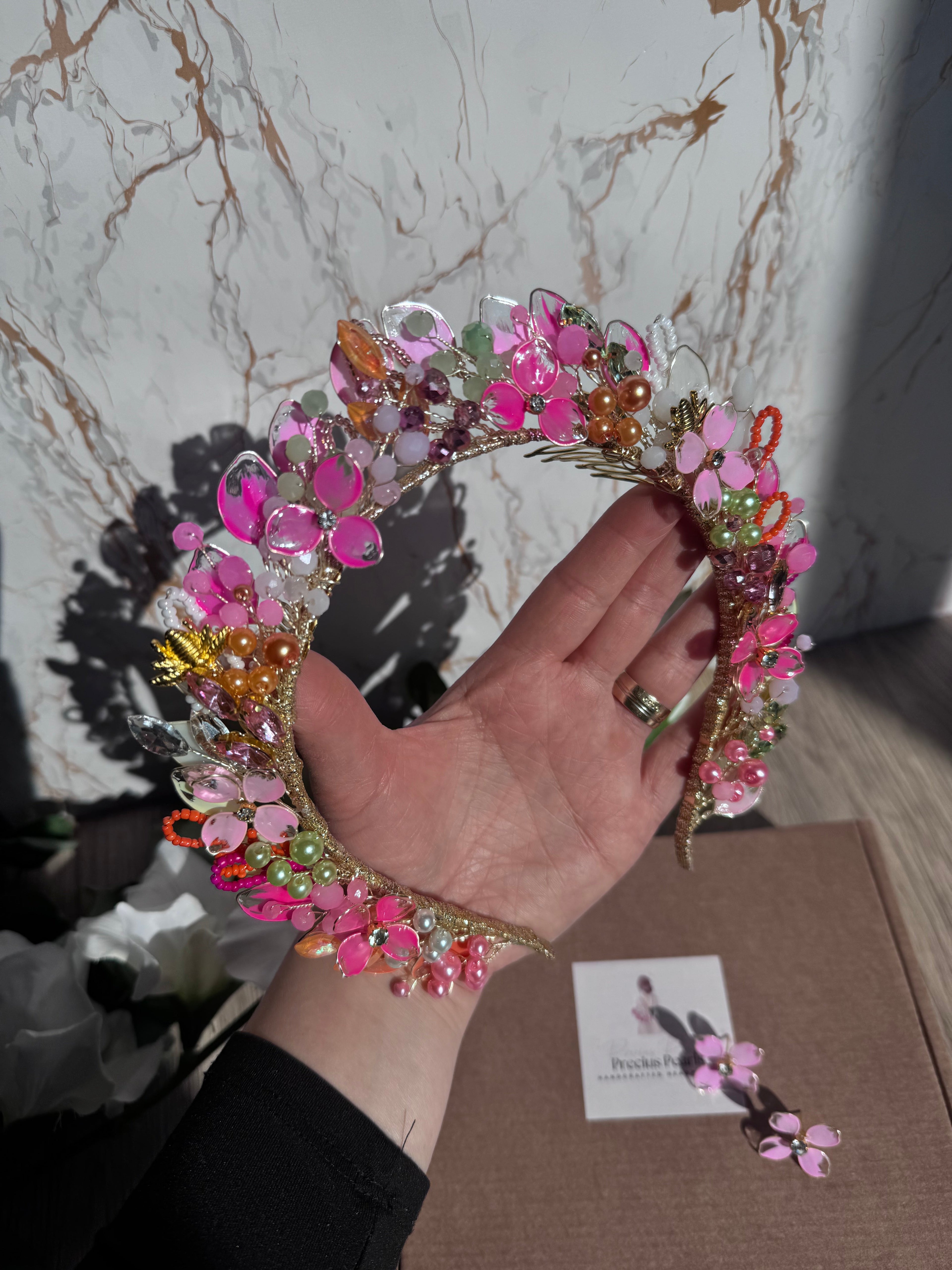 Stunning bright pointed crown Stunning bright pointed crown Precius pearls