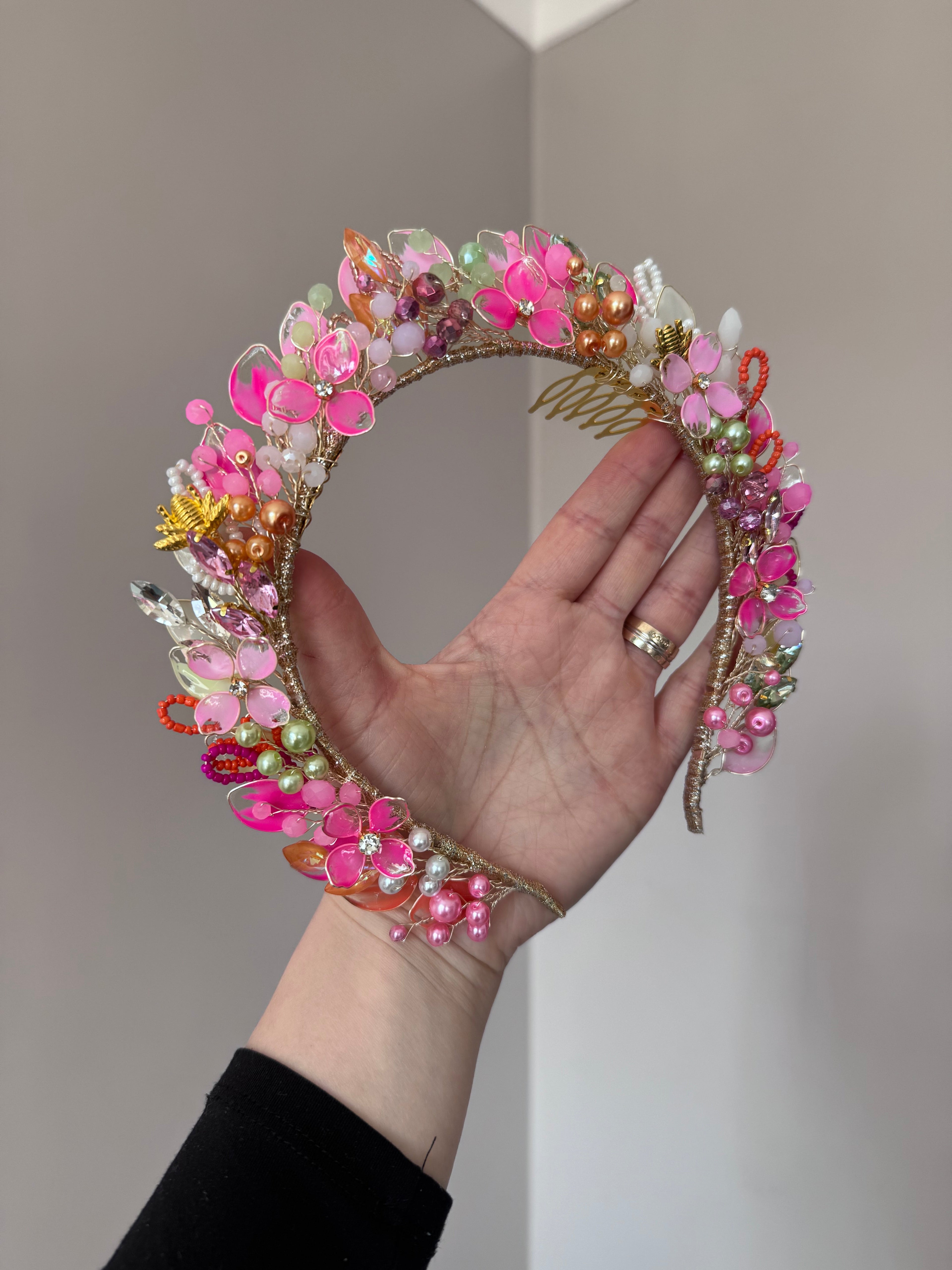 Stunning bright pointed crown Stunning bright pointed crown Precius pearls