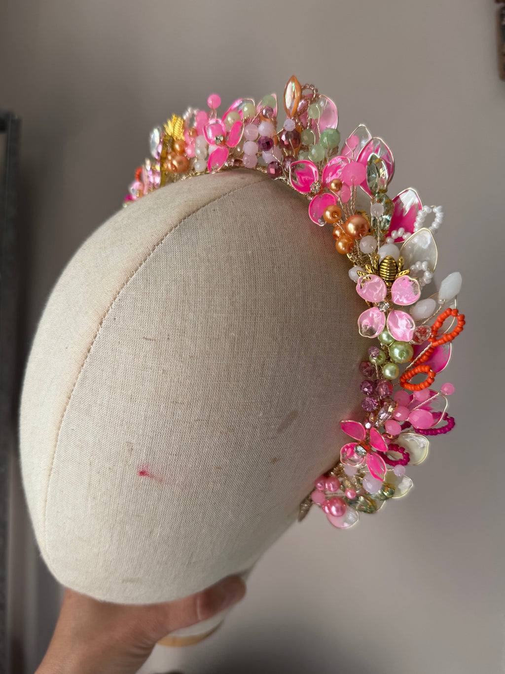 Stunning bright pointed crown Stunning bright pointed crown Precius pearls