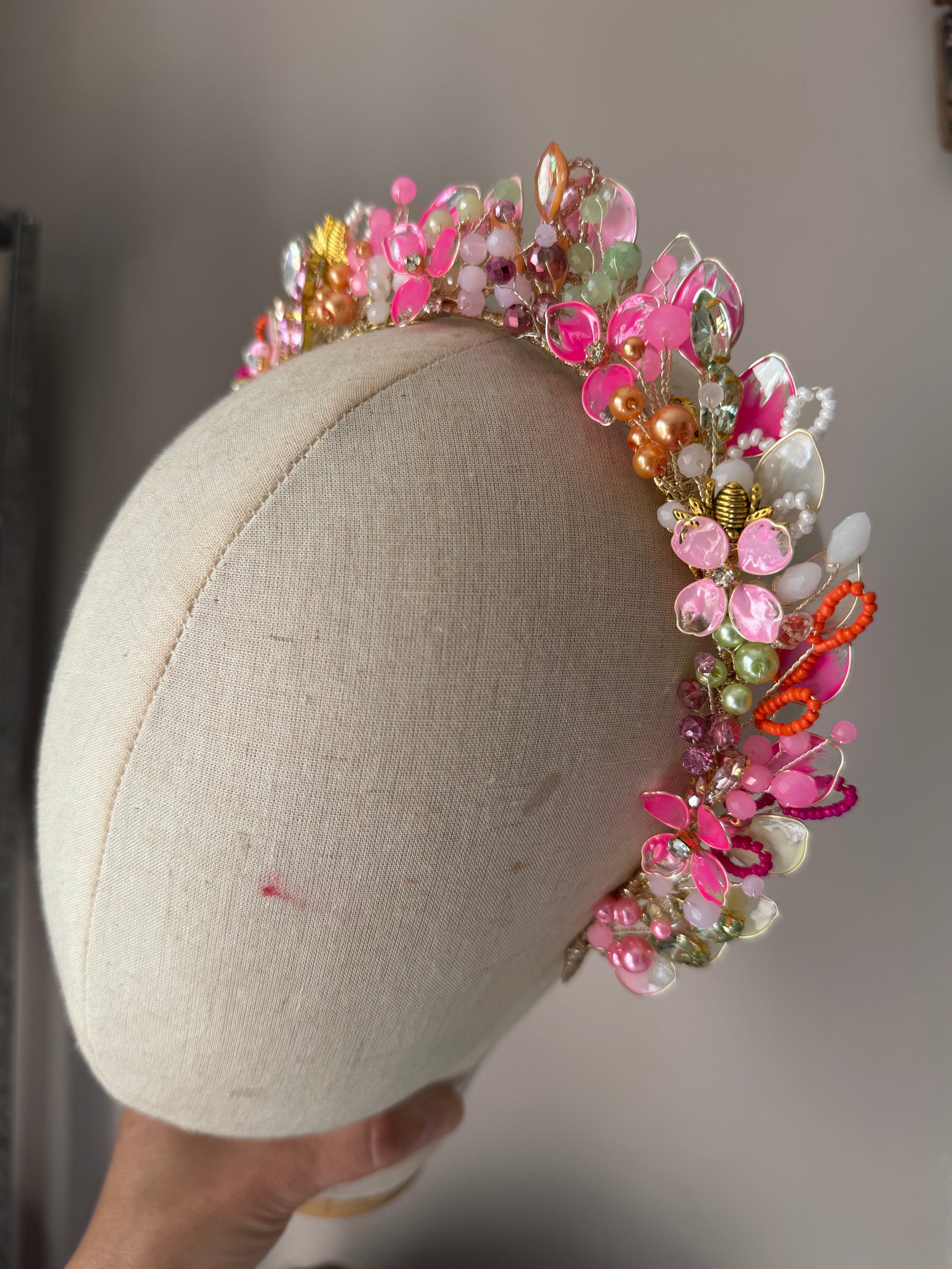 Stunning bright pointed crown Stunning bright pointed crown Precius pearls