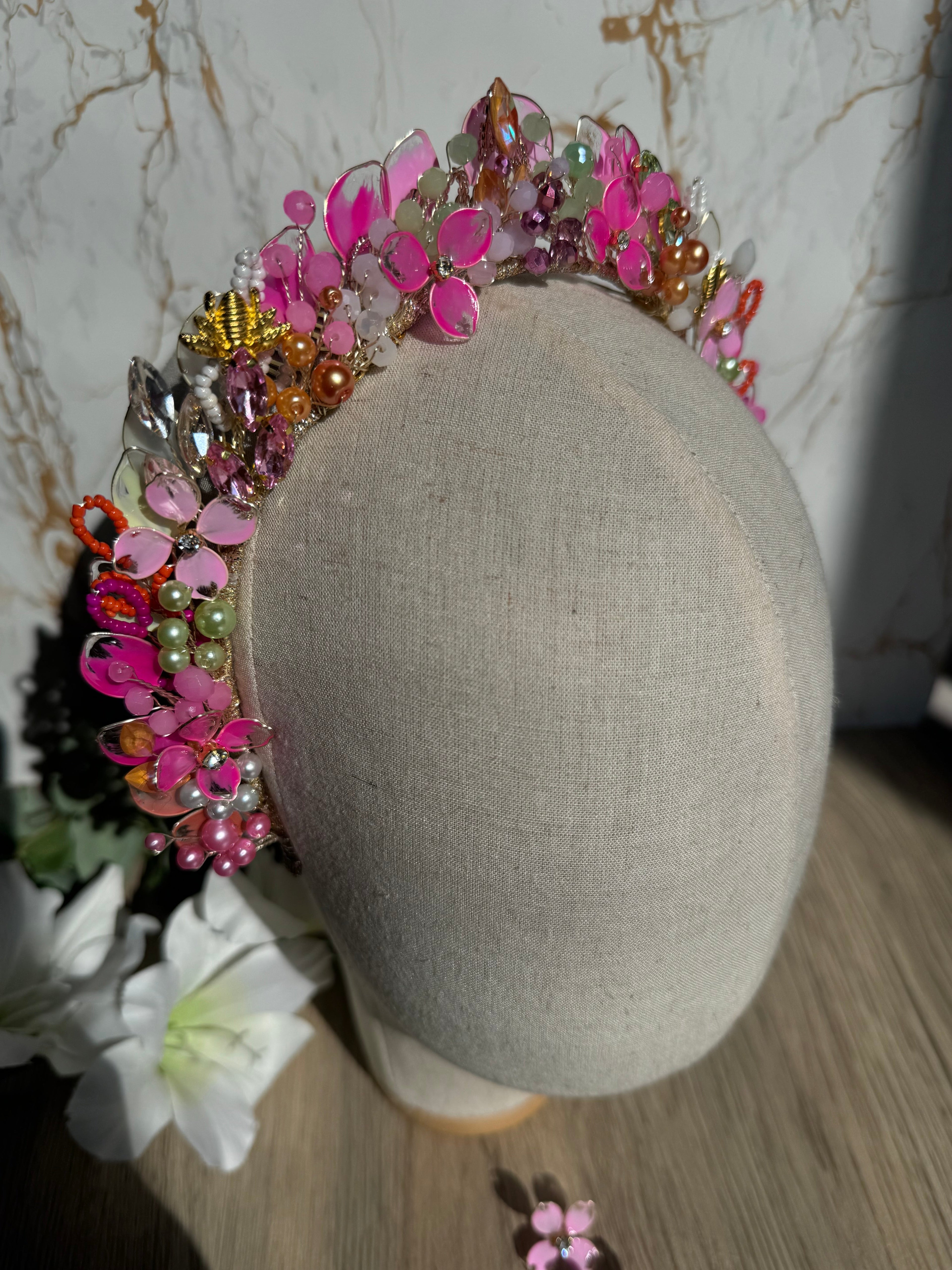 Stunning bright pointed crown Stunning bright pointed crown Precius pearls