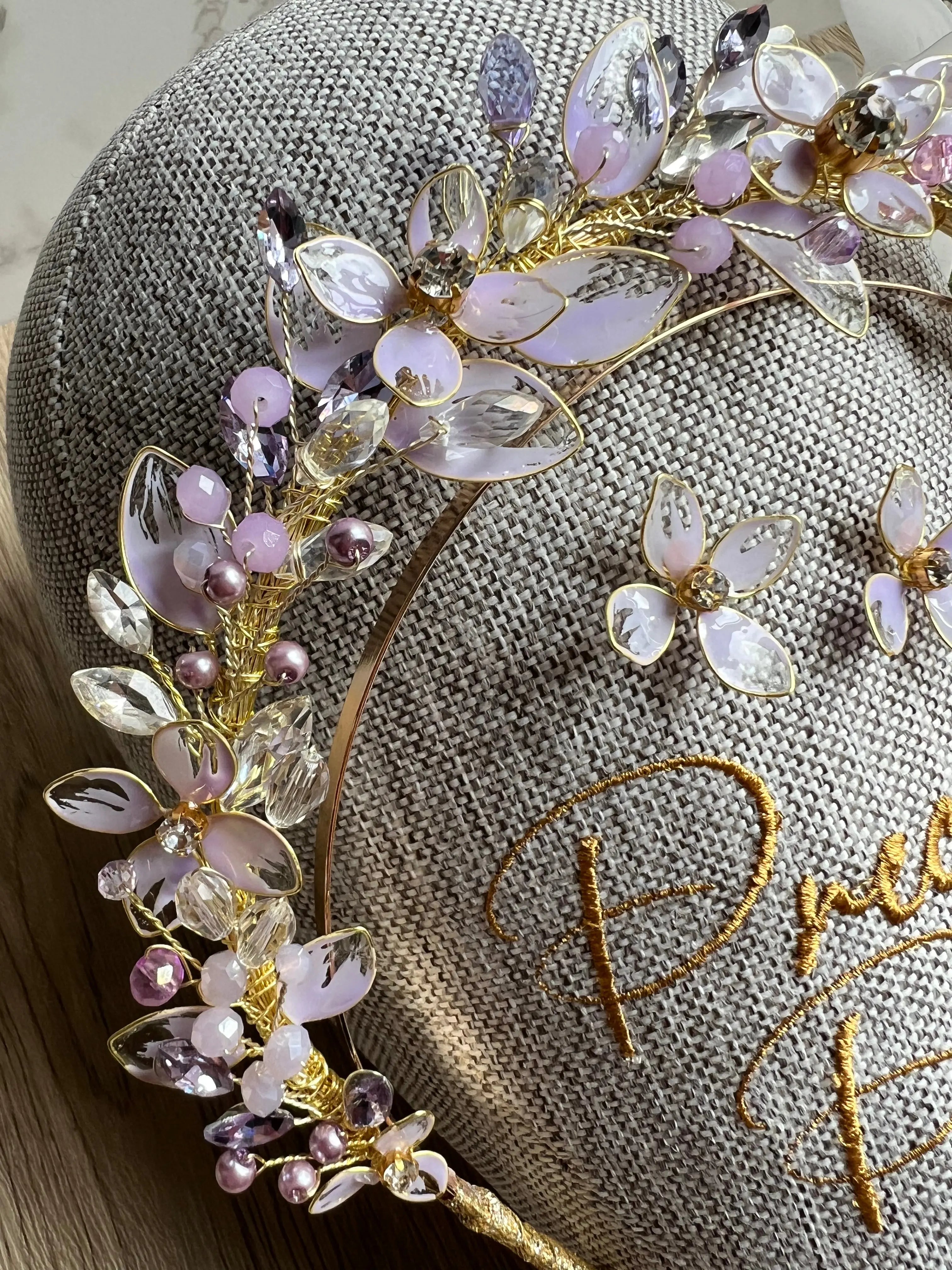 VIOLETTE STUNNING WEDDING GUEST HEADPIECE VIOLETTE STUNNING WEDDING GUEST HEADPIECE Precius pearls