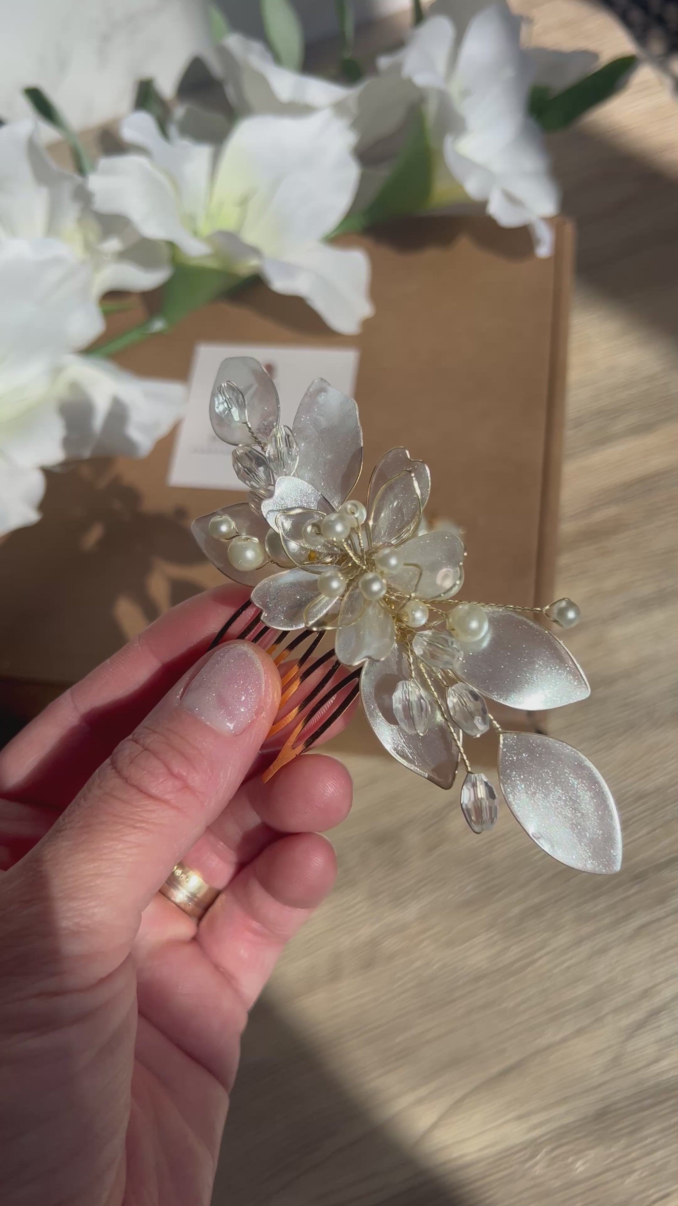Shimmery Pearl Comb
